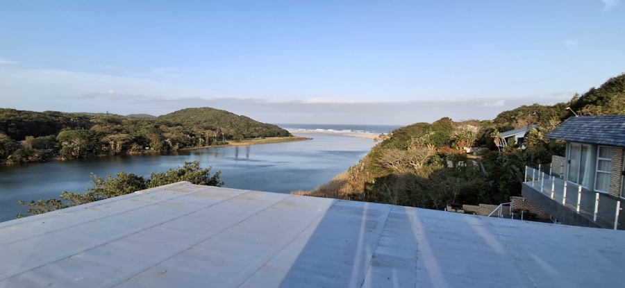 7 Bedroom Property for Sale in Bonza Bay Eastern Cape
